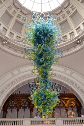 Chihuly glass hanging from dome of V&A Museum